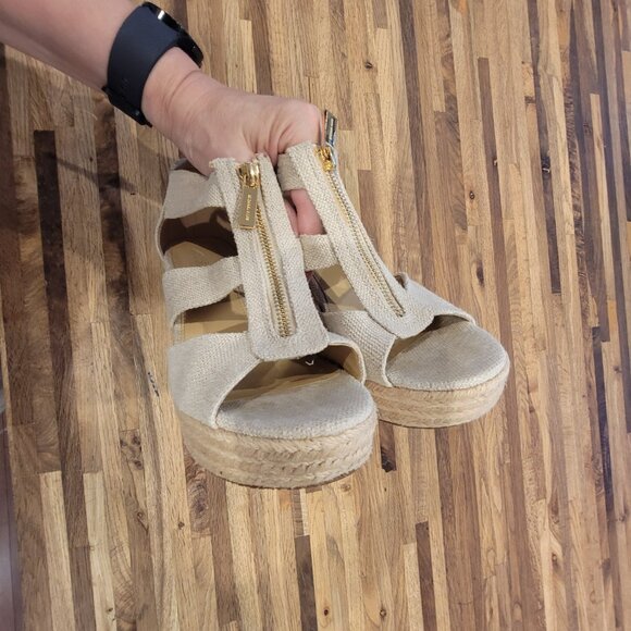 Michael Kors Damita wedge sandals in Pale Gold Linen - Picture 4 of 13